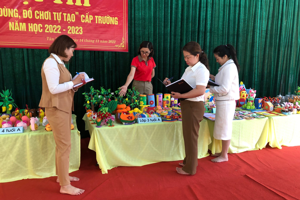 Trường mầm non xã Tân Thanh tổ chức Hội thi " Làm đồ dùng, đồ chơi tự tạo cấp trường” năm học 2022 – 2023.